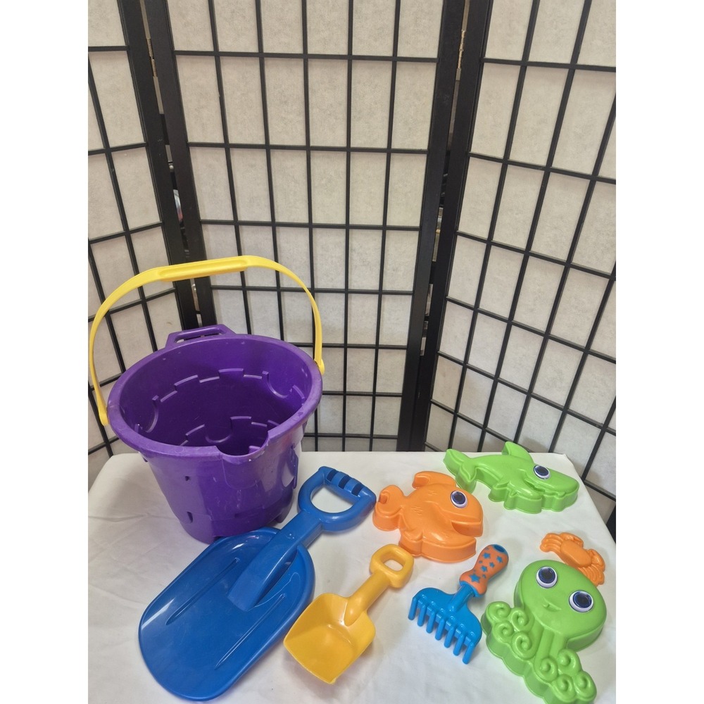 Beach Bucket Full With Sand Toys Set - Picture 2 of 6